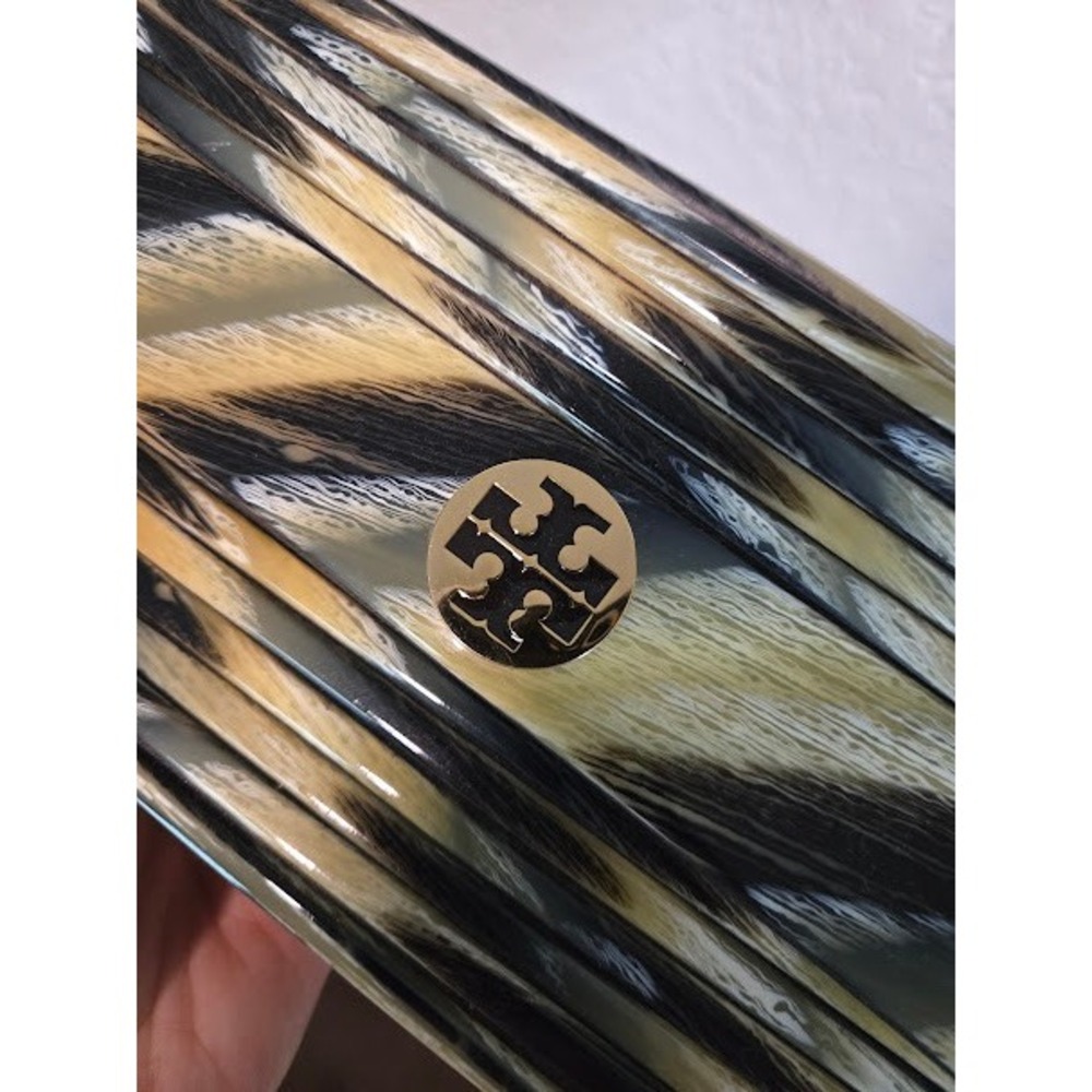 Tory Burch Kerry Resin Clutch - Picture 9 of 13
